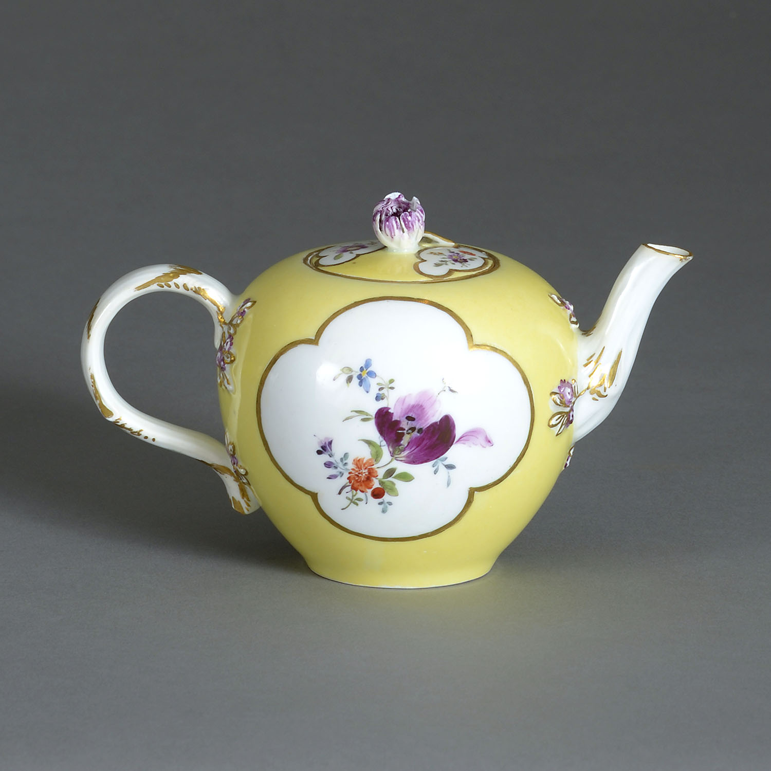 Meissen porcelain teapot, circa 1770, with floral decoration