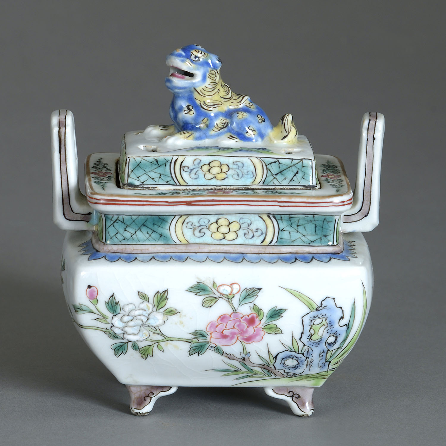 Chinese porcelain censer with lion-dog cover